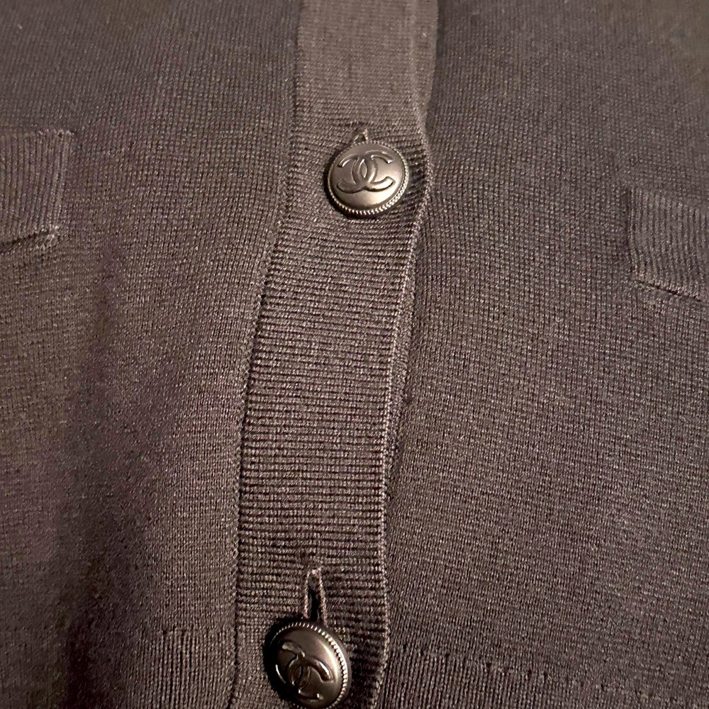CHANEL V-NECK CARDIGAN WITH CC LOGO BUTTON CLOSURE